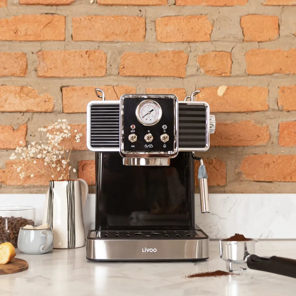 Livoo Macchina per Caffè Espresso con Montalatte 1,5 L 1350 W Nera 443489