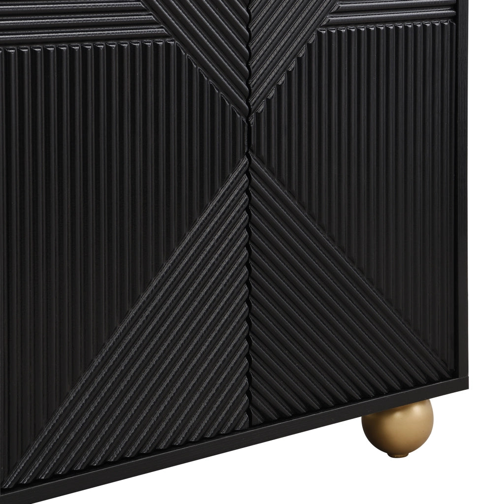 Credenza nera in MDF con 4 ante incise; ripiani interni regolabili e gambe regolabili