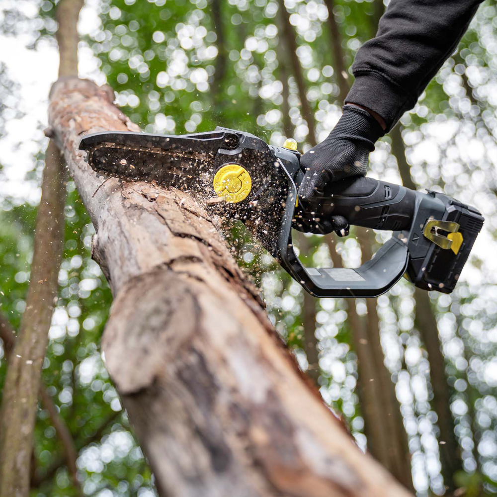 Motosega a Batteria ULTRASAW con 1 batteria da 4.0 AH + caricabatteria+ softbag14”