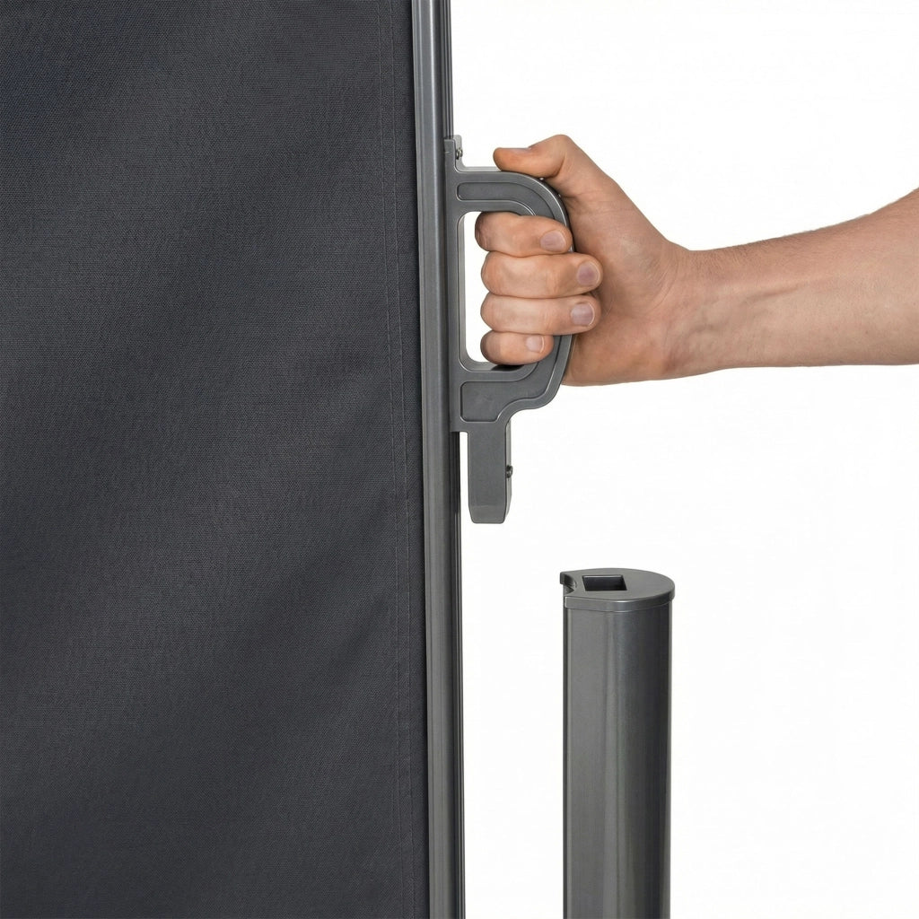 Tenda laterale 300x180H cm. Separè frangivento con sistema di riavvolgimento automatico. Telaio in Alluminio. Colore Grigio antracite.