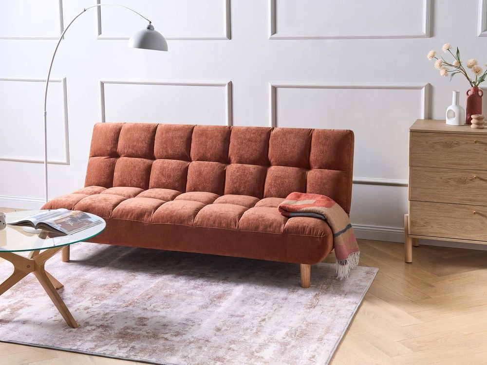 Divano letto marrone dorato rivestito in tessuto con gambe in legno 2 posti schienale trapuntato seduta imbottita design moderno senza braccioli