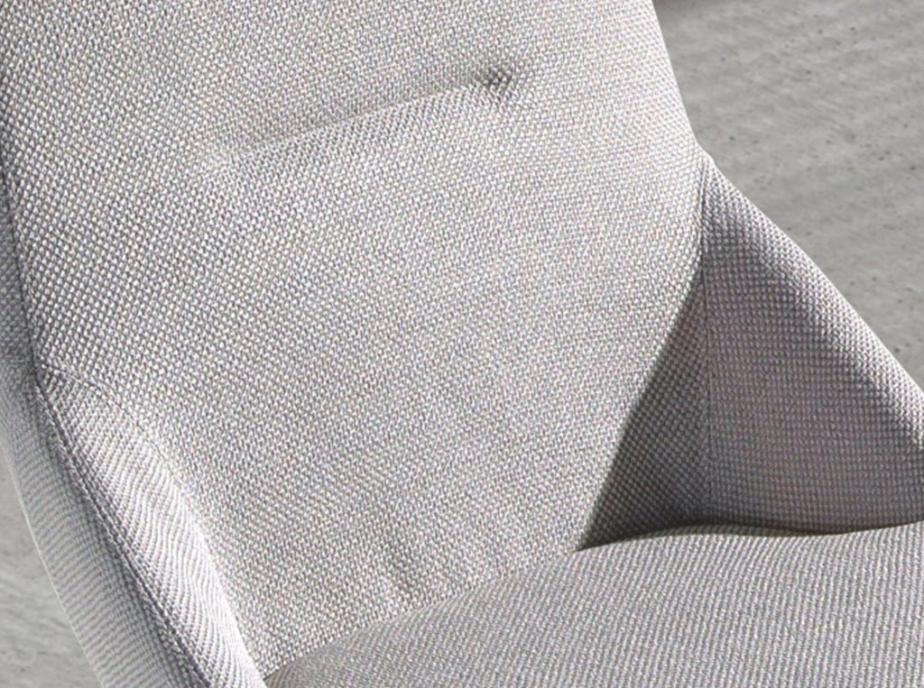 Sedia in tessuto grigio chiaro