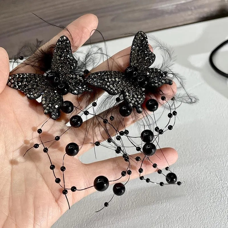 Collana e orecchini fatti a mano con farfalla nera, diamanti e perle, regalo di Natale o compleanno.