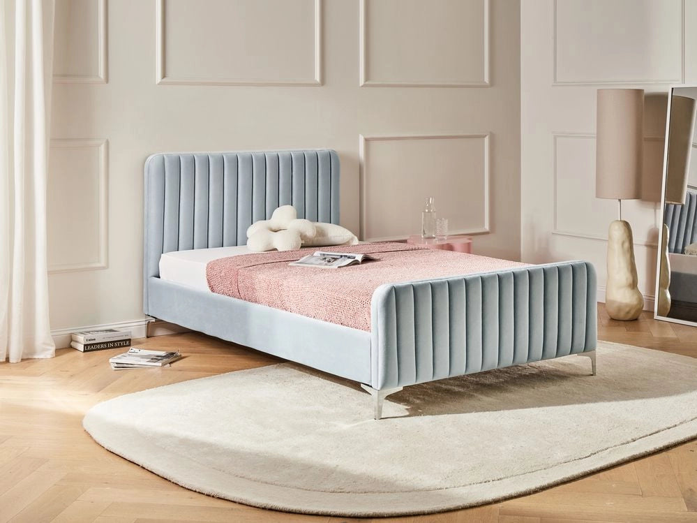 Letto matrimoniale in velluto con testiera trapuntata gambe in metallo da 120 x 200 cm e base a doghe azzurro Design moderno