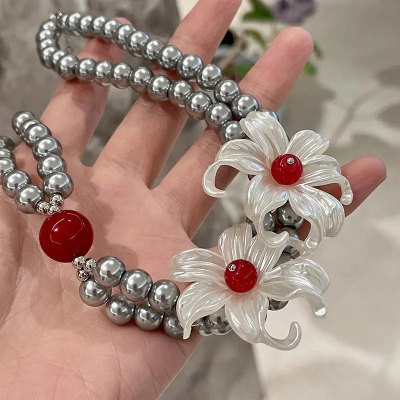 Collana vintage con fiore bianco e perla d'argento, regalo di Natale o compleanno.