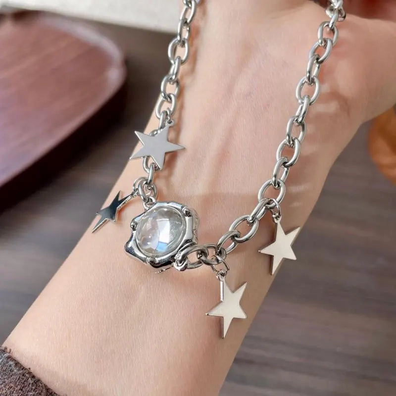 Collana con nodo a stella a cinque punte realizzata a mano con perline di cristallo, regalo di Natale o di compleanno.
