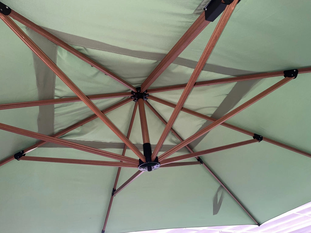 Ombrellone rettangolare a braccio girevole Alon, decentrato (400x300 cm), alluminio e poliestere, apertura antivento con manovella, base inclusa, colore verde