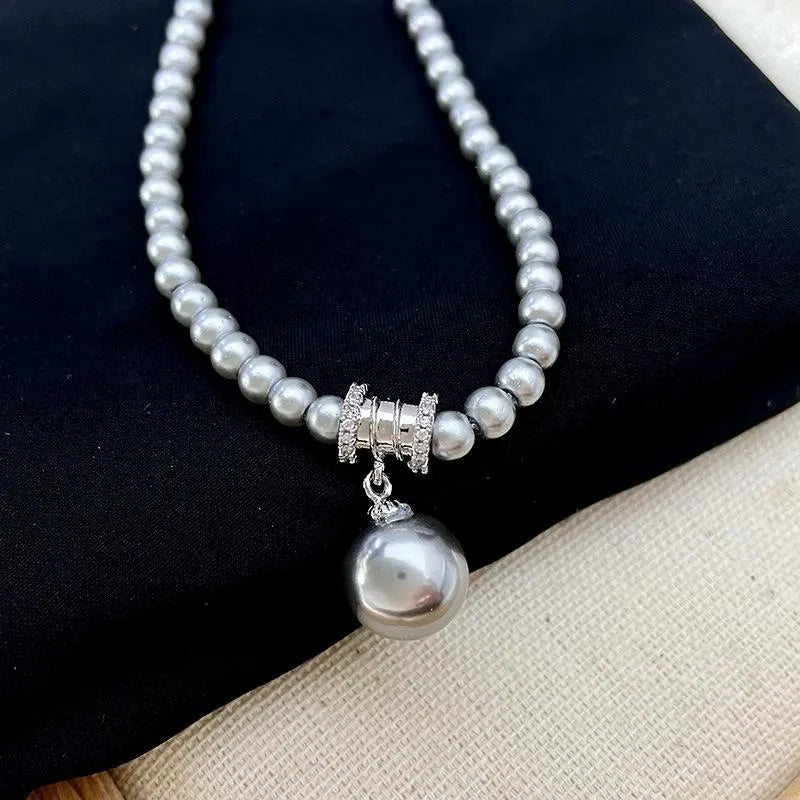 Collana fatta a mano con perle grigie, regalo di Natale o di compleanno.