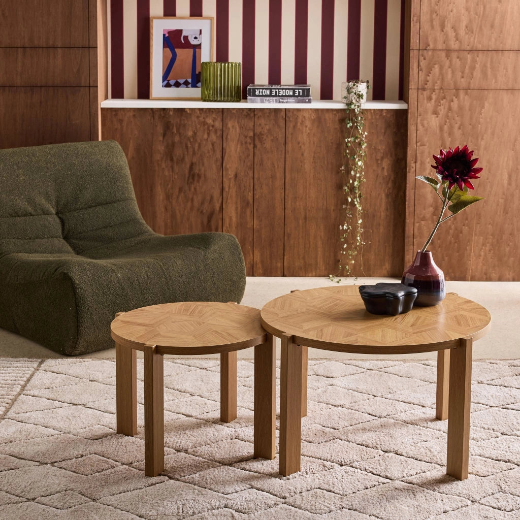 Tavolini vintage rotondi con piano effetto chevron, marrone naturale