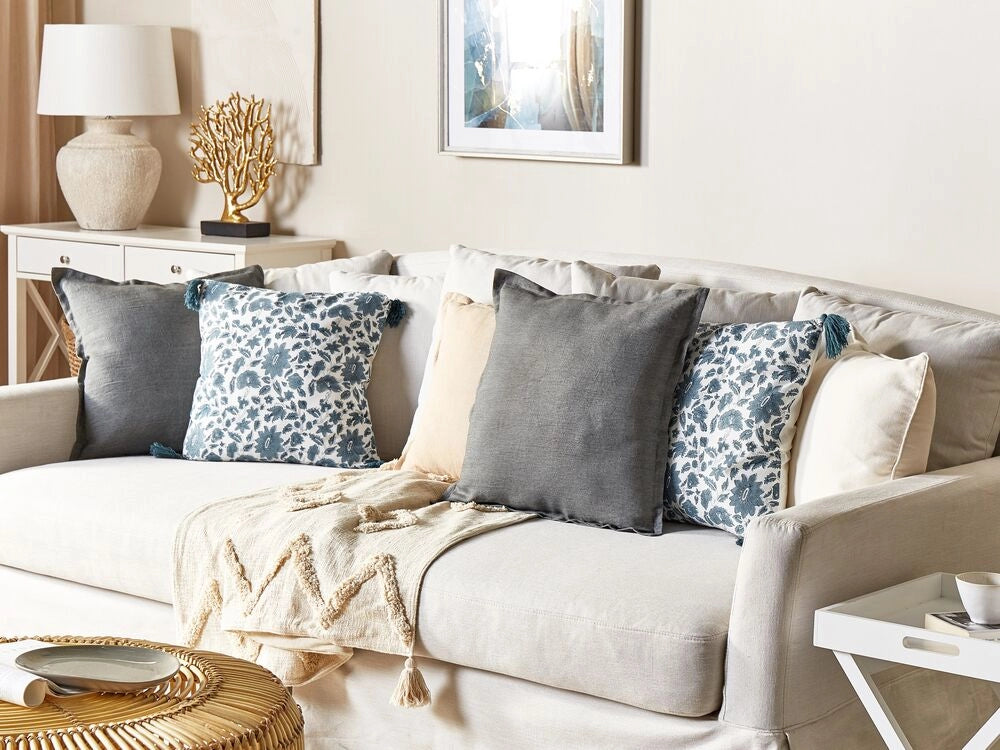 Set di 2 cuscini decorativi cotone bianco e blu 45 x 45 cm motivo geometrico stampa a blocchi con nappe accessori stile boho