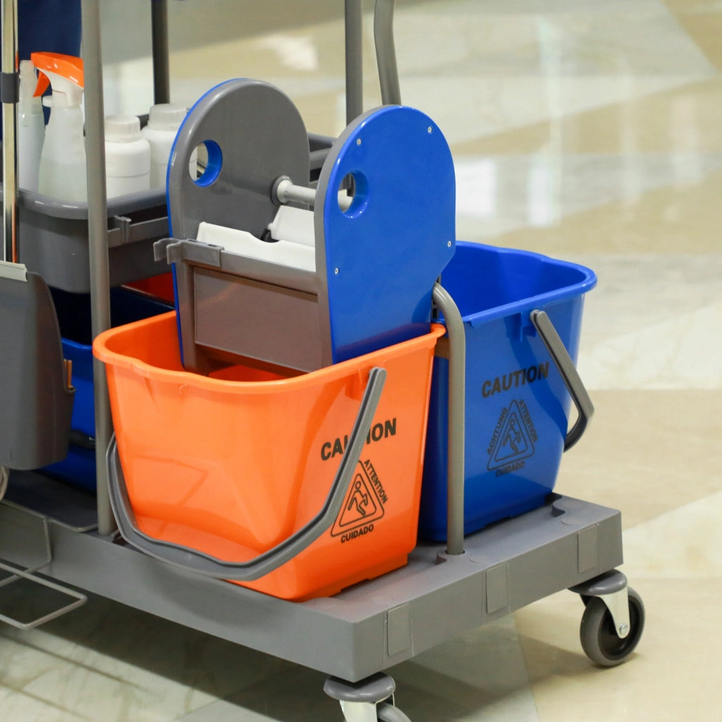 Carrello Pulizie 3 Ripiani ¨C Xylo ¨C con Sacco Immondizia e Strizzatore 111x63x103cm Grigio Blu Arancione