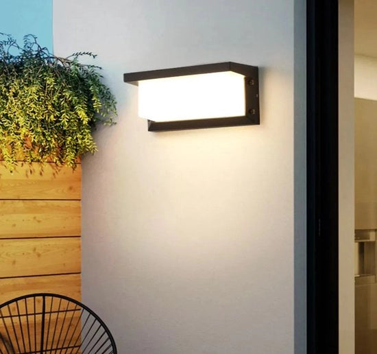 Due impianti di illuminazione esterna quadrata in alluminio moderno, IP65, 18W, 1800lm, 6000K, nero.