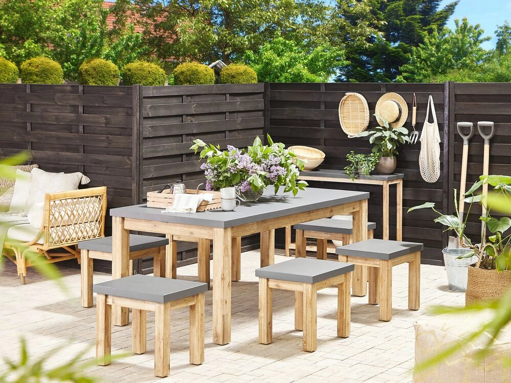 Set da pranzo per esterni in fibra di cemento grigio chiaro legno di acacia tavolo 6 posti tavolo 6 sgabelli design industriale moderno