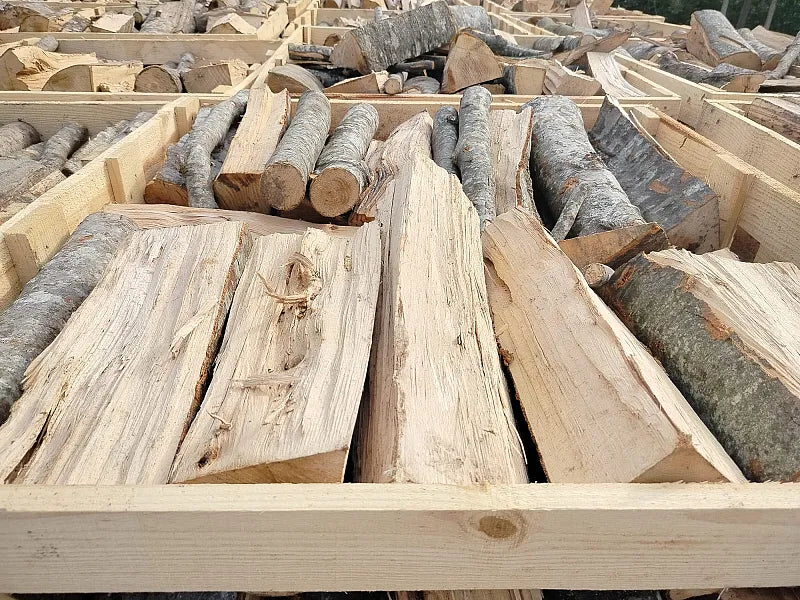 Legna da ardere stagionata derivazione italiana su bancale e pronta all'uso