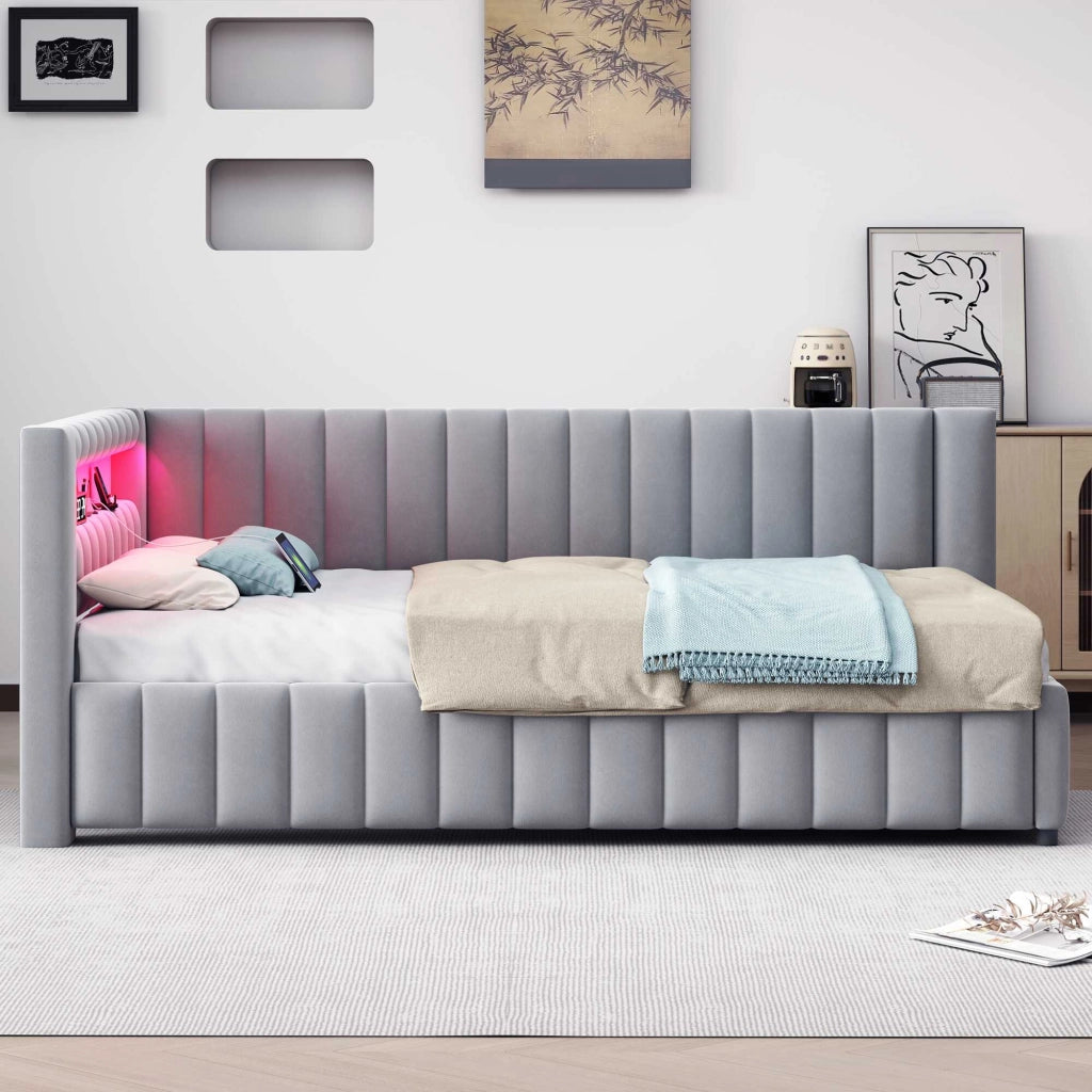 Letto divano 140x200 cm con a L con LED; USB e rete a doghe; in velluto; grigio