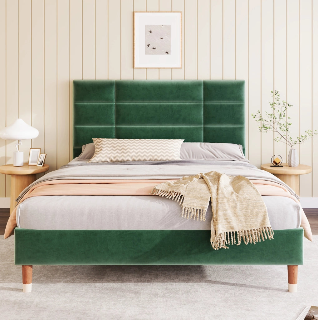 Letto matrimoniale 140x200 cm con rete a doghe; velluto verde; senza materasso