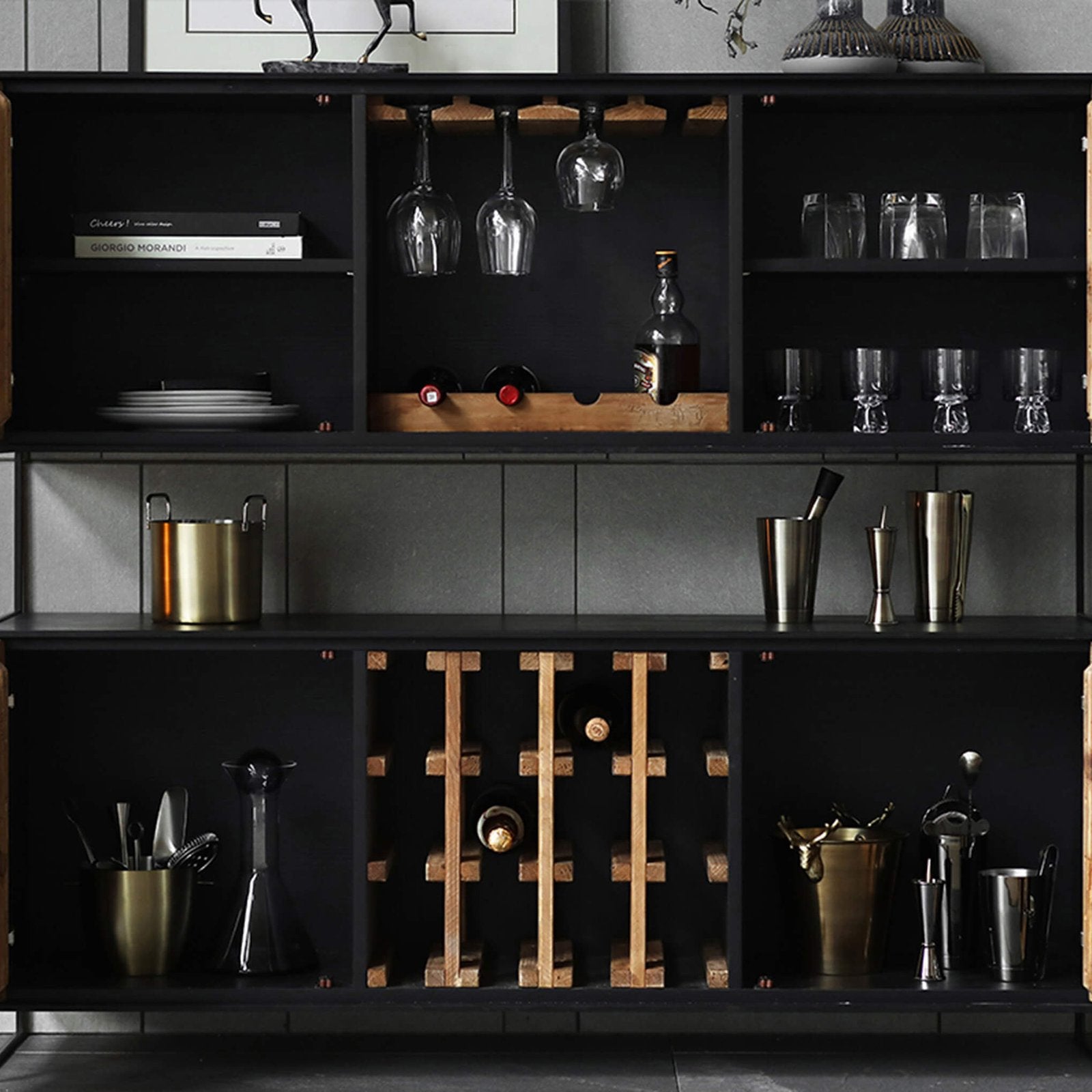 Credenza industrial con portabottiglie in pino riciclato - PINE