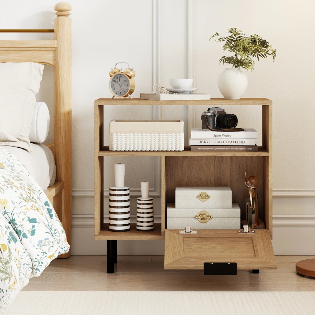 Comodino boho in rattan con ripiano portaoggetti e gambe in metallo-Tavolino laterale in legno piccolo multifunzionale per soggiorno camera da letto