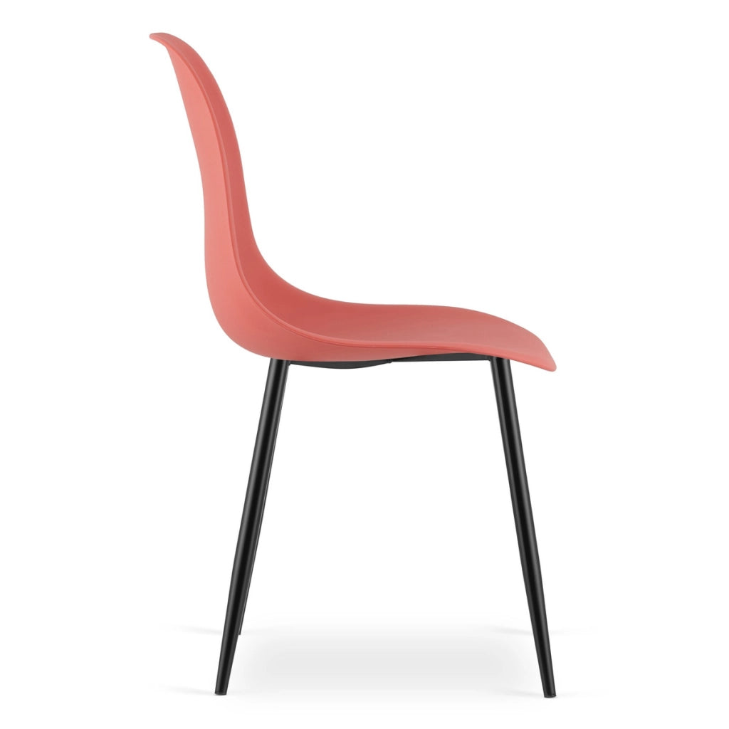 Sedia scandinava WAT color cinabro con gambe nere