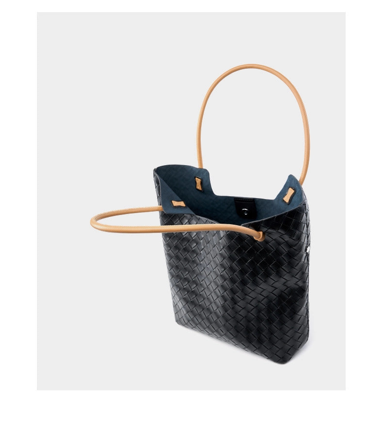 Borsa da donna intrecciata, grande capacit¨¤, in pelle di vacchetta, nera