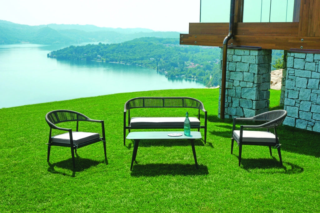 Set Milano - Composto Da 2 Poltrone, 1 Divano E Un Tavolino Con Piano A Doghe Di Alluminio 100 X 55 X 45 Cm - Struttura In Alluminio   B - Seduta E Schienale In Twist Wicker Ø 5 Mm Paglia - Cuscini Sfoderabili Colore: Paglia