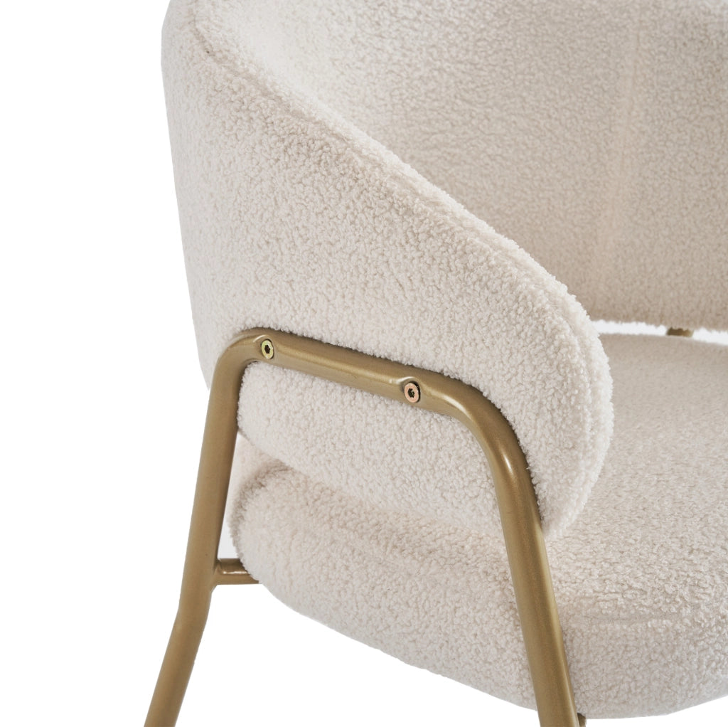 Sedia da pranzo con gambe dorate e imbottitura in schiuma; in fleece bianco
