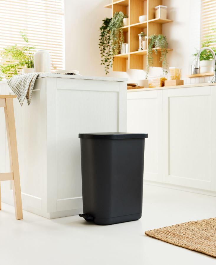 PATTUMIERA A PEDALE 25-40 LT NERO PLASTICA RICICLATA