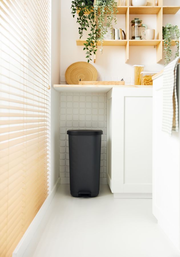 PATTUMIERA A PEDALE 25-40 LT NERO PLASTICA RICICLATA