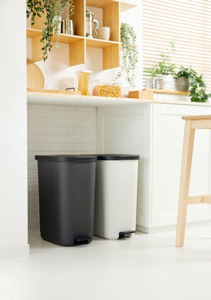 PATTUMIERA A PEDALE 25-40 LT NERO PLASTICA RICICLATA