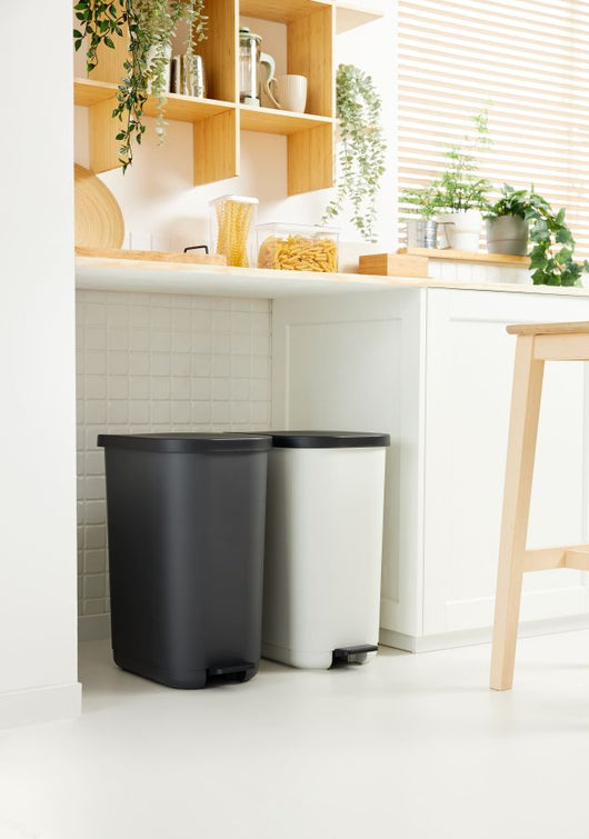 PATTUMIERA A PEDALE 25-40 LT NERO PLASTICA RICICLATA