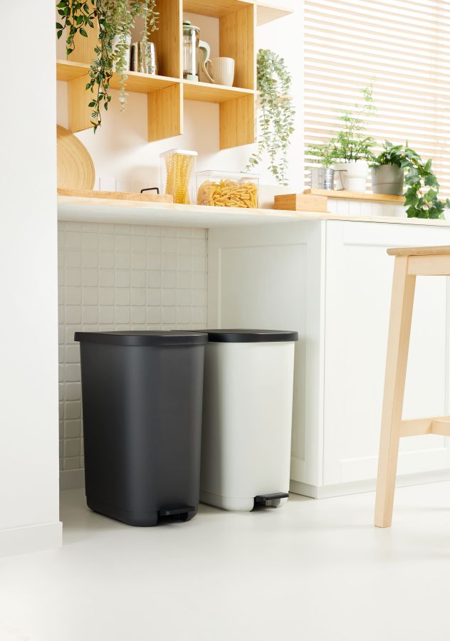 PATTUMIERA A PEDALE 25-40 LT NERO PLASTICA RICICLATA