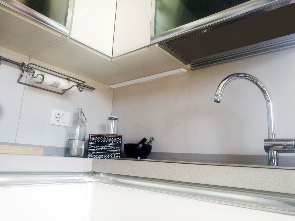 REGLETTE SOTTOPENSILE A LED INTEGRATO 18W 4000K