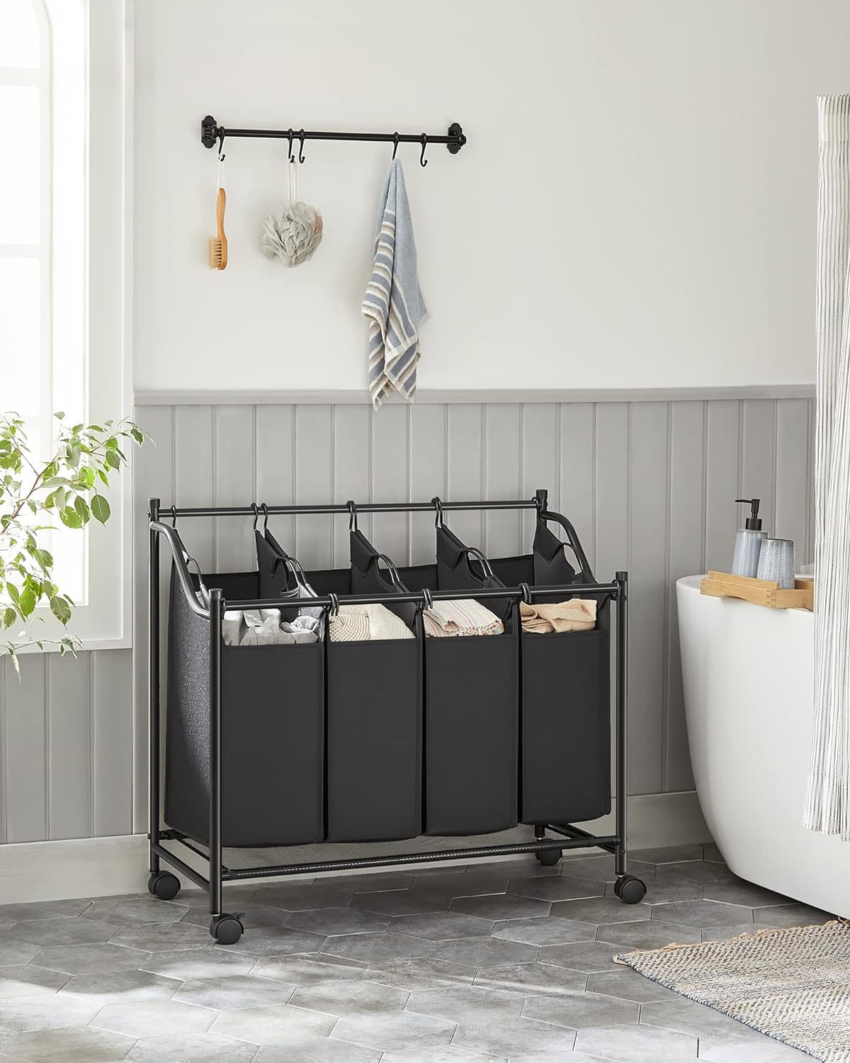 Cesto portabiancheria Valora nero a 4 scomparti con ruote 140L
