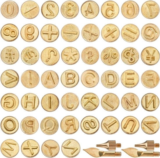 Kit di incisione e incisione in metallo a forma di alfabeto e numeri con stencil di latta e bruciatore di cuoio per la tecnica di pyrografie.