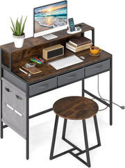 Scrivania per Computer con Supporto Monitor, Set Scrivania Salvaspazio con Sgabello, 3 Cassetti, Tasche Laterali, Stazione di Ricarica, Set Toeletta Trucco per Soggiorno Studio (Marrone)