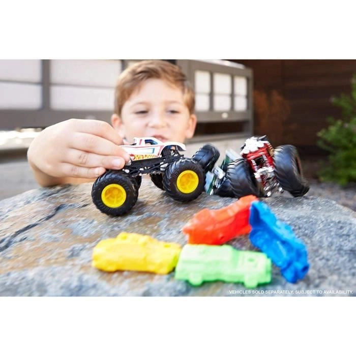 RUOTE CALDE - Monster Truck - Mega Wheels e Mega Shocks - Modello casuale tra 48 Monster Truck - Scala 1:64