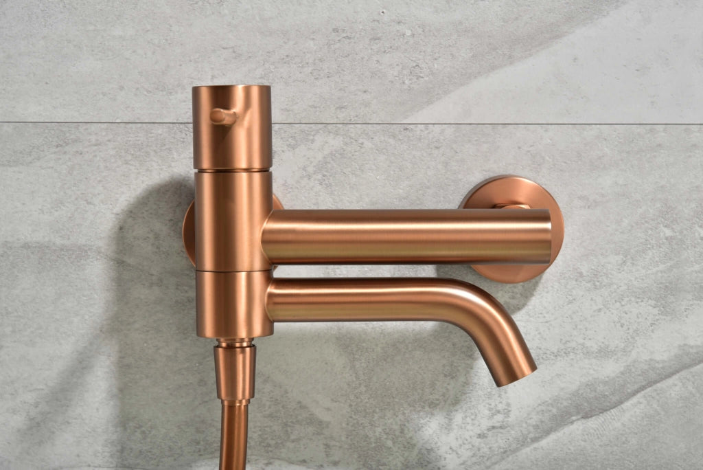 IMEX Miscelatore vasca-doccia oro rosa in ottone con tubo flessibile PVC 180 cm supporto doccia ABS maniglia rotonda cartuccia ceramica Ø35 mm finitura PVD spazzolata - Modello Imex-BDM039-4ORC Mo
