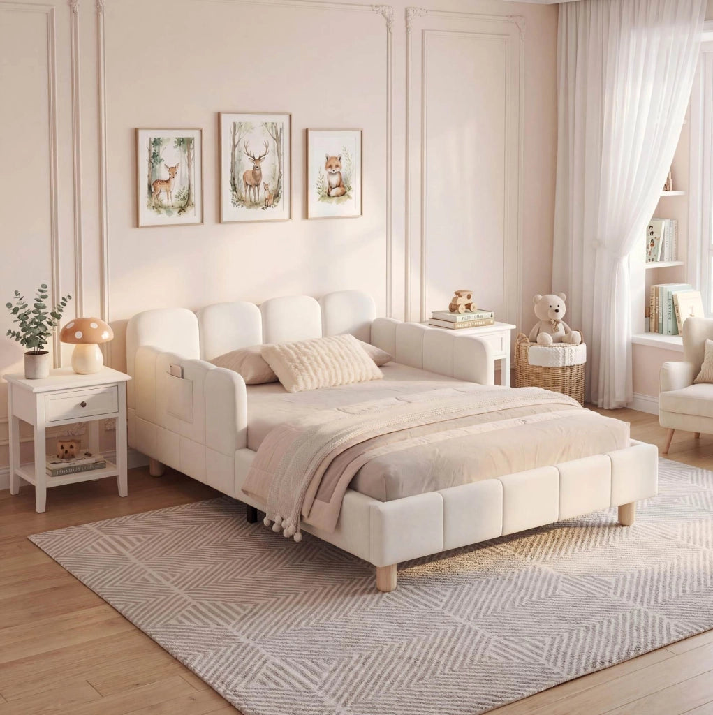 Letto per bambini imbottito in velluto beige con testiera ergonomica e tasche laterali