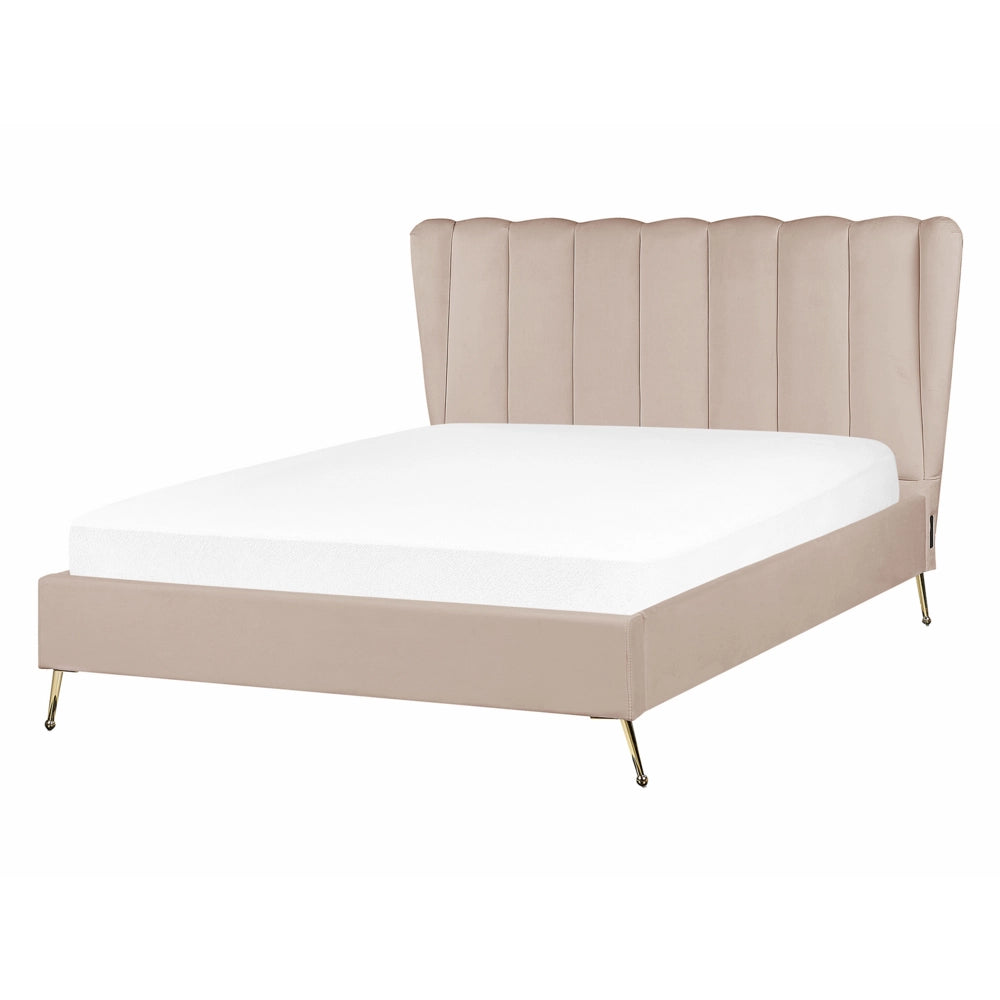 Letto in velluto beige tortora rivestito con gambe in metallo dorato UE Dimensioni doppie 140 x 200 cm con testata con porta USB Camera da letto moderna e glam.