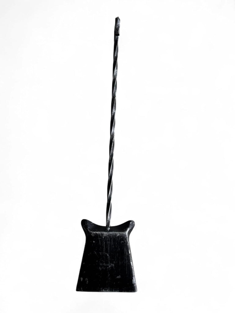 Paletta per Cenere in Ferro per Camino, Nera, Lunghezza Totale 57 cm, Larghezza Utile paletta 12 cm