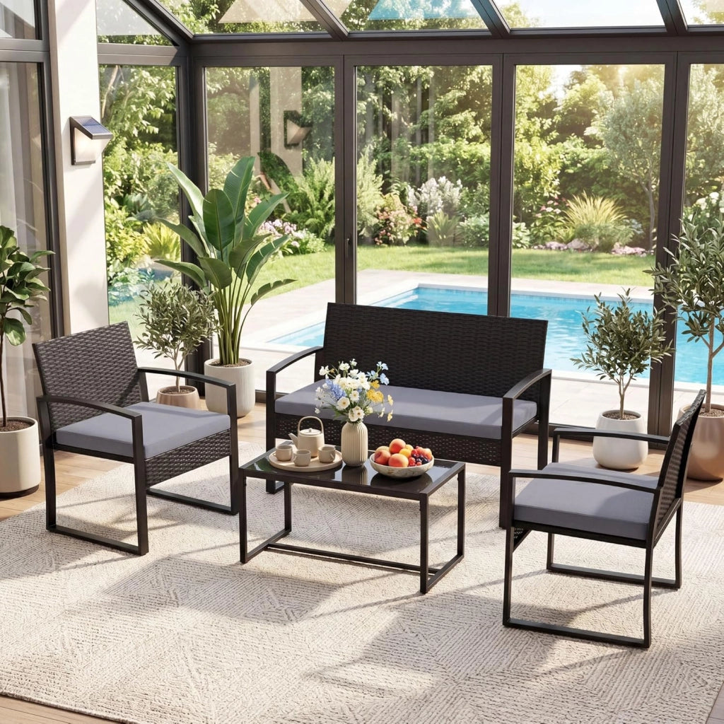 Set di Salotto da Esterno in Rattan PE, Mobili da Giardino con Divano 2 Posti, 2 Poltrone, Tavolino in Vetro Temperato e Cuscini Morbidi, Set Salottino per Terrazza, Balcone, Piscina (Grigio)