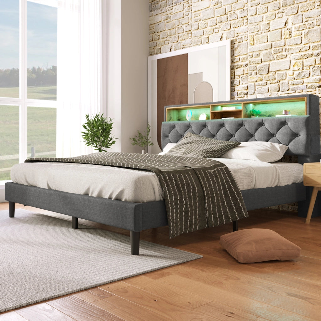 Letto 140x200 cm con testiera portaoggetti e LED; grigio
