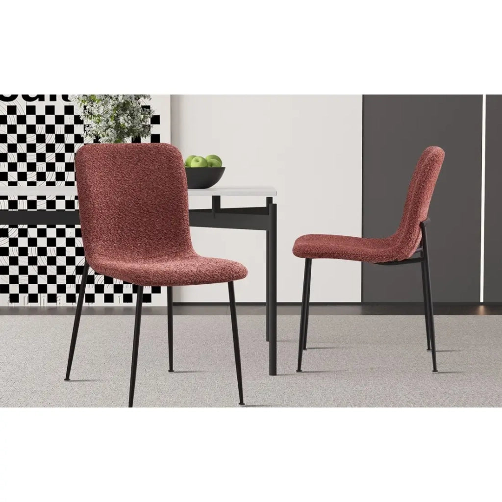 Sedia ALICE – Tessuto bouclé rosa e gambe in metallo nero – Comfort moderno e stile trendy