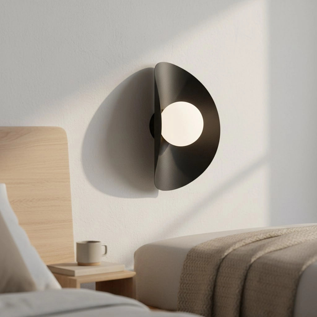 Lampada da parete Fiero in acciaio nero opaco