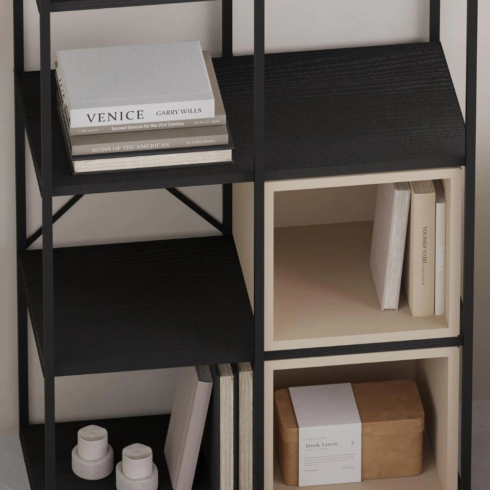 Libreria Vale Midi struttura in metallo nero e cubotti colore cashmere 70.7x39x179H – Geometria e stile industriale