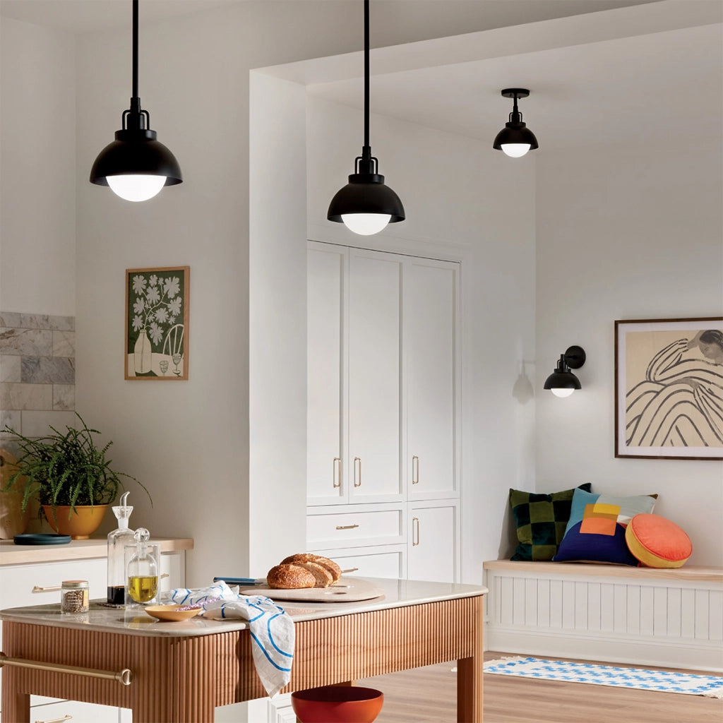Lampada loft nera cupola vetro opale E27 NIVA Kichler