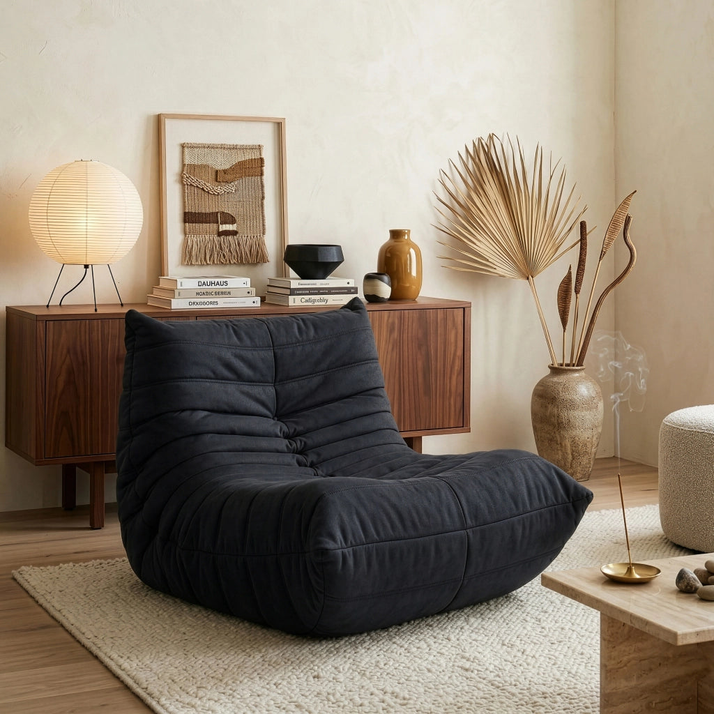 Poltrona Bassa Imbottita Kodsø con Rivestimento in Microfibra 75x90x100 cm - Nero [en.casa]