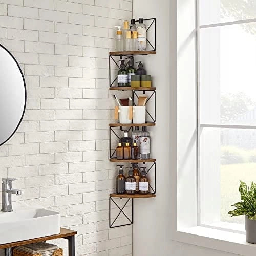 Libreria Valora con mensole angolari in stile loft rustico marrone per soggiorno