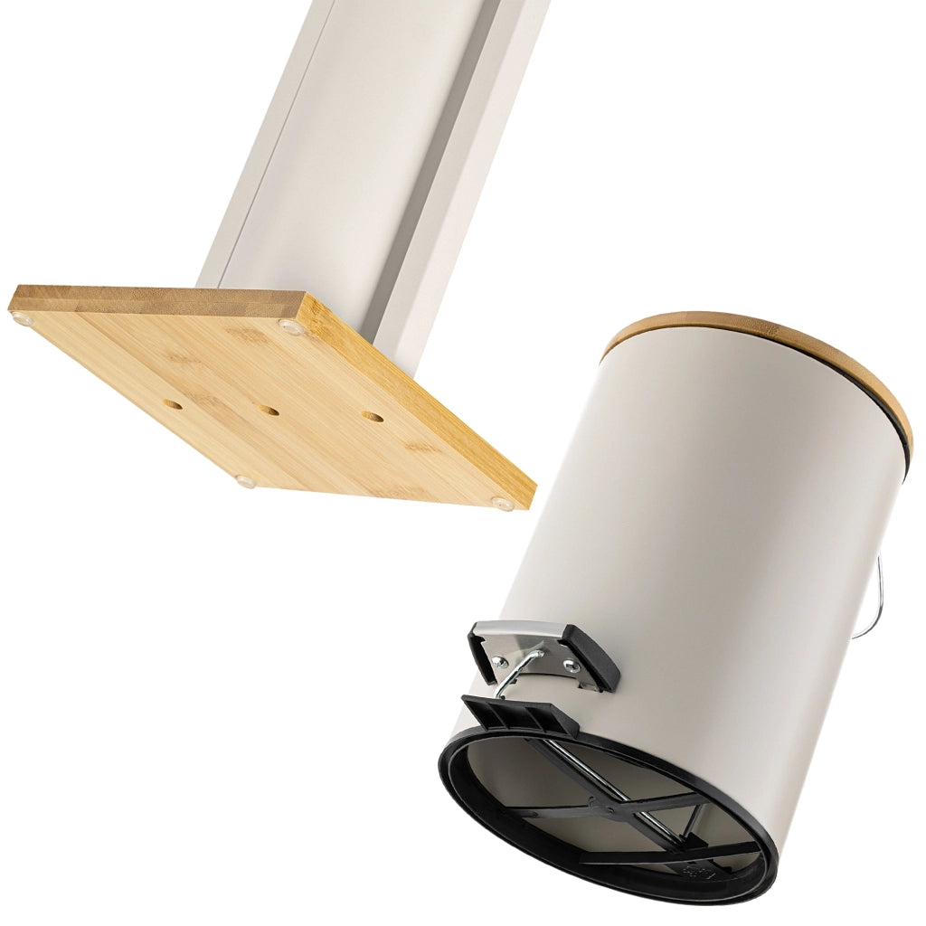 Set da bagno KADAX beige con cestino, portarotolo e scopino.