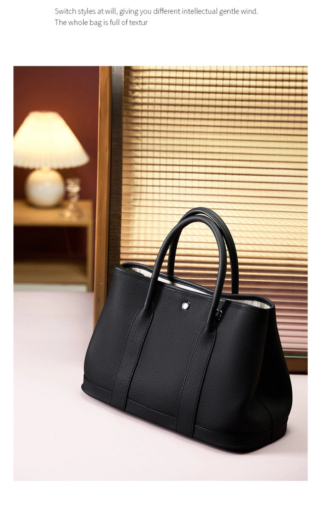 Borsa a mano e borsetta da donna in vera pelle, nera.